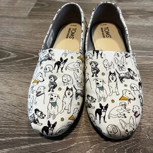 Toms dog slip ons like new